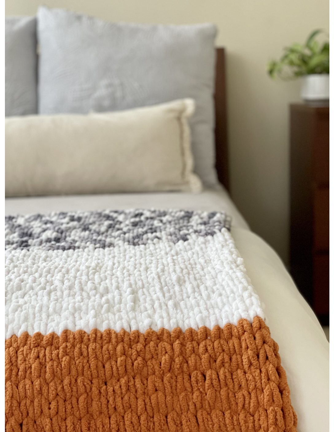 https://giftedback.com/wp-content/uploads/2021/09/HandmadeBlanket_Verna_Product1-pdf.jpg